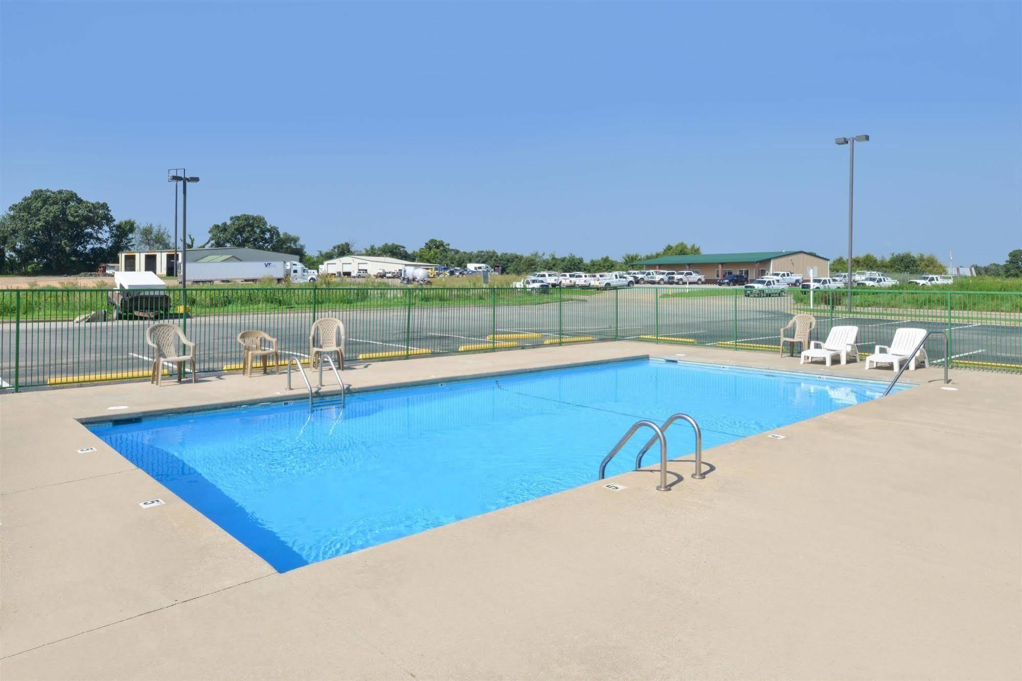 Americas Best Value Inn Ozark Exterior photo